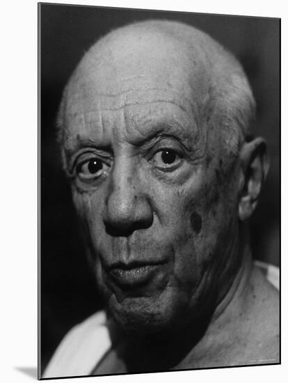 Portrait of Artist Pablo Picasso-Gjon Mili-Mounted Premium Photographic Print