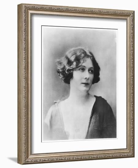 Portrait of Isadora Duncan (1877-1927)-French Photographer-Framed Photographic Print