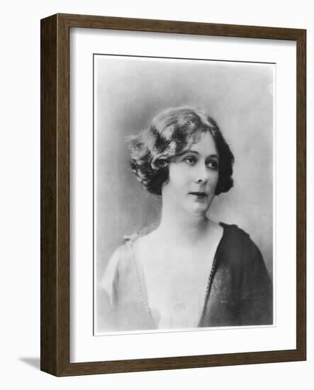 Portrait of Isadora Duncan (1877-1927)-French Photographer-Framed Photographic Print