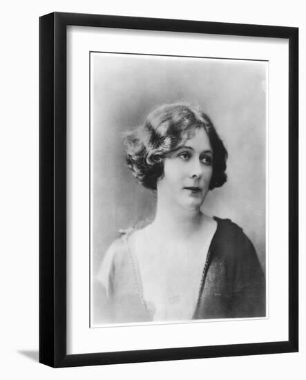 Portrait of Isadora Duncan (1877-1927)-French Photographer-Framed Photographic Print