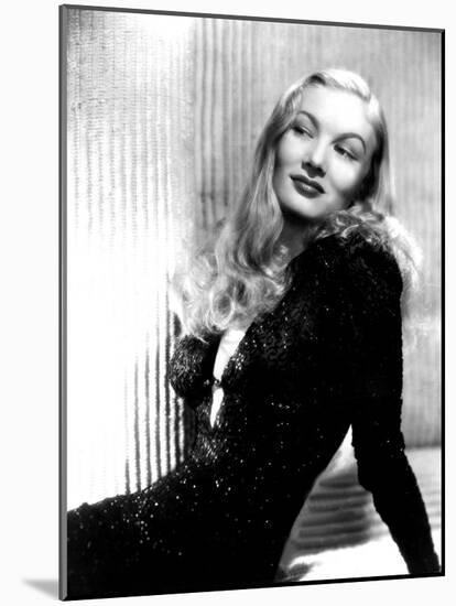 Portrait of Veronica Lake-null-Mounted Photo