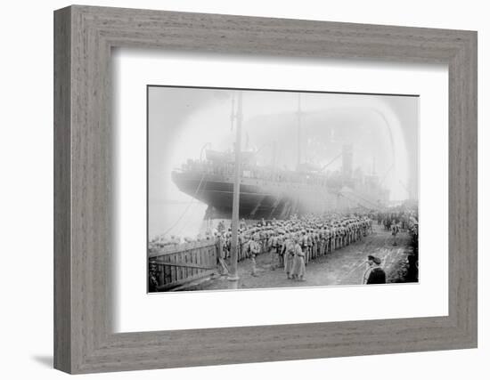 Portuguese Troops disembarking, Brest, 1917-null-Framed Photographic Print