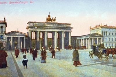 Germany Postcard Berlin B61 A Mercedes-Benz 'Motorcade' at Brandenburg Gate 