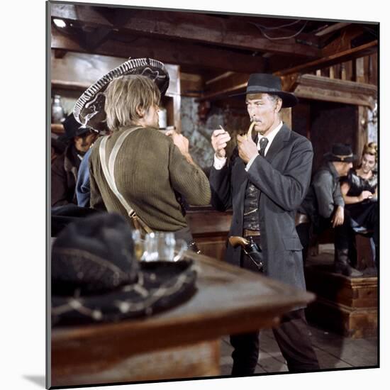 Pour quelques dollars by plus FOR A FEW DOLLARS MORE by Sergio Leone with Klaus Kinski, Lee Van Cle-null-Mounted Photo