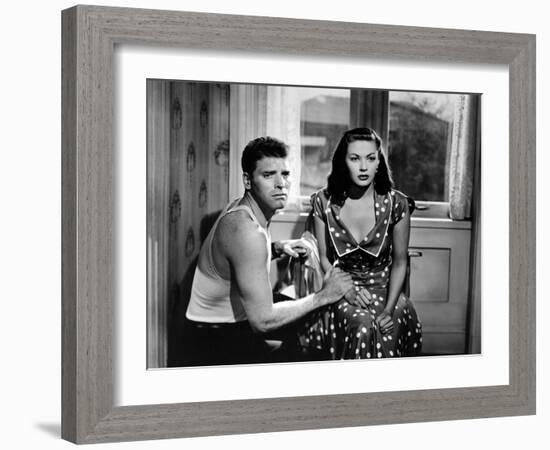 Pour Toi j'ai Tue CRISS CROSS by RobertSiodmak with Burt Lancaster and Yvonne by Carlo, 1949 (b/w p-null-Framed Photo