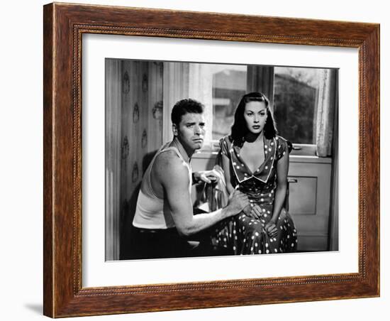 Pour Toi j'ai Tue CRISS CROSS by RobertSiodmak with Burt Lancaster and Yvonne by Carlo, 1949 (b/w p-null-Framed Photo