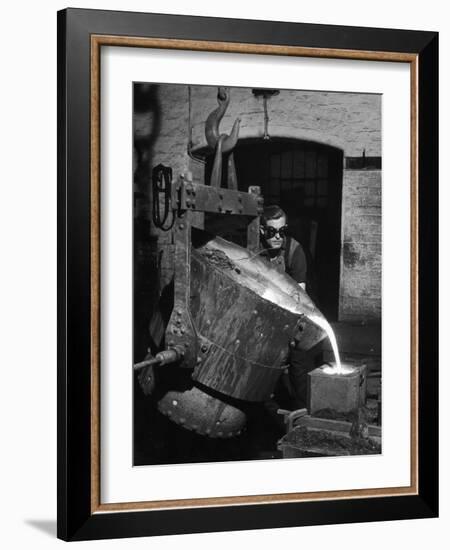 Pouring Molten Metal-Heinz Zinram-Framed Photographic Print