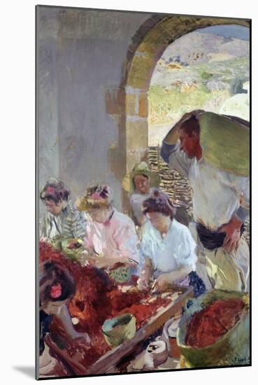 Preparing the Dry Grapes, 1890-Joaquín Sorolla y Bastida-Mounted Giclee Print