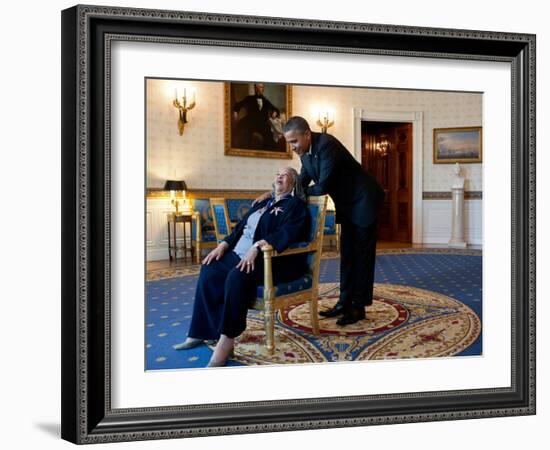 Pres Barack Obama Talks with Presidental Medal of Freedom Recipient Toni Morrison, May 29, 2012-null-Framed Photo