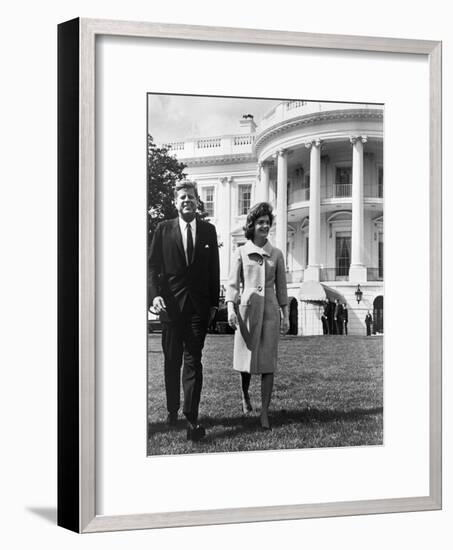 President and Mrs. John F. Kennedy Walking on the South Lawn of the White House on April 16, 1962-null-Framed Photo