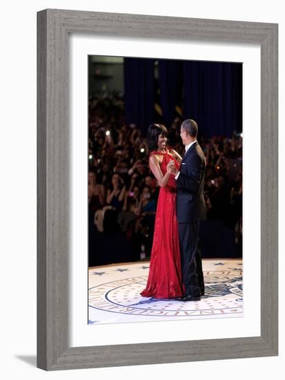 President Barack and Michelle Obama Dance at the Commander in Chief Inaugural Ball-null-Framed Photo