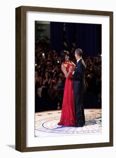 President Barack and Michelle Obama Dance at the Commander in Chief Inaugural Ball-null-Framed Photo