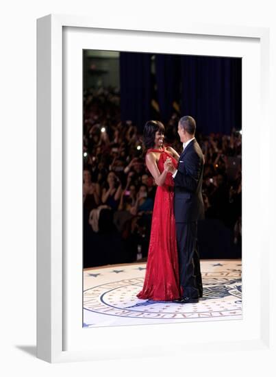 President Barack and Michelle Obama Dance at the Commander in Chief Inaugural Ball-null-Framed Photo