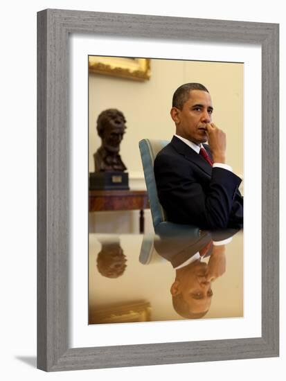 President Barack Obama Listens to His Senior Advisors During an Oval Office Meeting, Jan. 25, 2010-null-Framed Photo