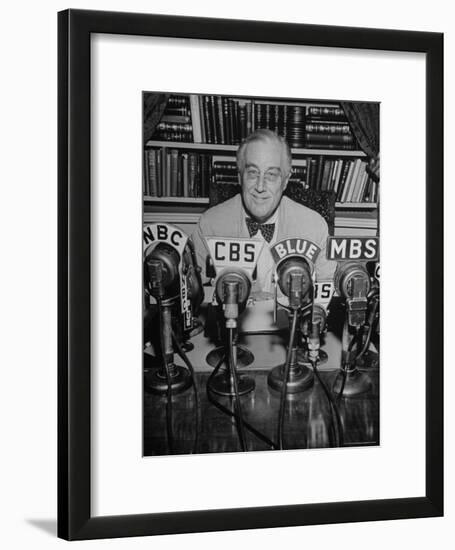 President Franklin D. Roosevelt, Broadcasting a Speech over the Radio from the White House-George Skadding-Framed Photographic Print