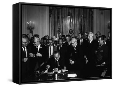 LYNDON B JOHNSON WITH MARTIN LUTHER KING JR EP-963 IN 1963-8X10 PHOTO 