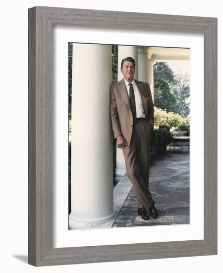 President Reagan on the White House Colonnade. August 17 1984. Po-Usp-Reagan_Na-12-0065M-null-Framed Photo