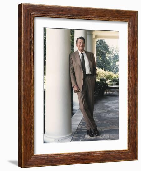 President Reagan on the White House Colonnade. August 17 1984. Po-Usp-Reagan_Na-12-0065M-null-Framed Photo