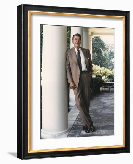 President Reagan on the White House Colonnade. August 17 1984. Po-Usp-Reagan_Na-12-0065M-null-Framed Photo