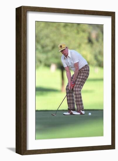 President Reagan Playing Golf at the Annenberg Estate in Rancho Mirage California, Dec. 30, 1986-null-Framed Photo