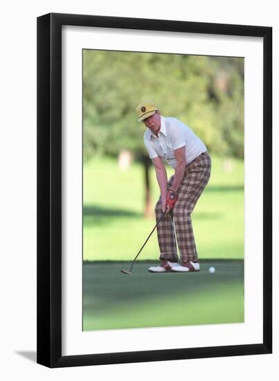 President Reagan Playing Golf at the Annenberg Estate in Rancho Mirage California, Dec. 30, 1986-null-Framed Photo