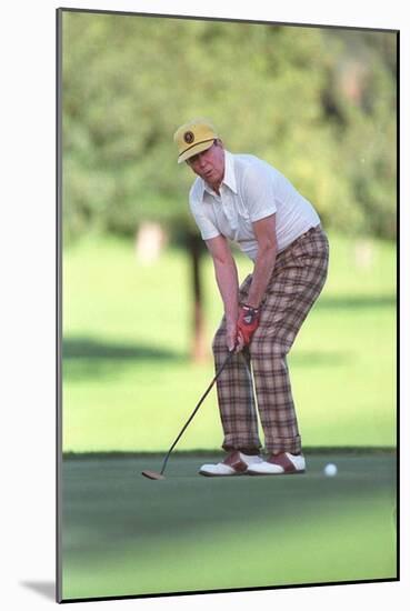 President Reagan Playing Golf at the Annenberg Estate in Rancho Mirage California, Dec. 30, 1986-null-Mounted Photo