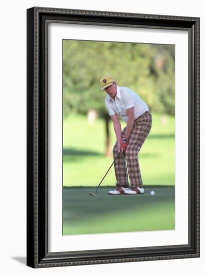 President Reagan Playing Golf at the Annenberg Estate in Rancho Mirage California, Dec. 30, 1986-null-Framed Photo