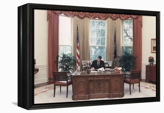 President Reagan Working at His Desk in the Oval Office. July 15 1988. Po-Usp-Reagan_Na-12-0101M-null-Framed Stretched Canvas