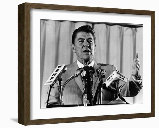President, Ronald Reagan, 1975-null-Framed Photo