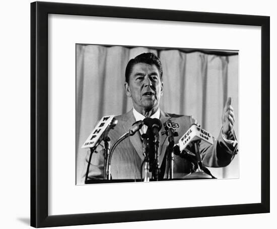 President, Ronald Reagan, 1975-null-Framed Photo