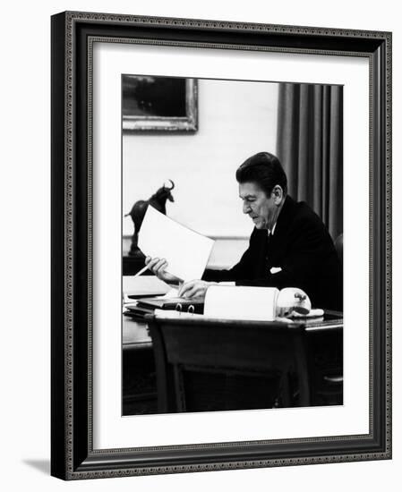 President, Ronald Reagan, April, 1981-null-Framed Photo
