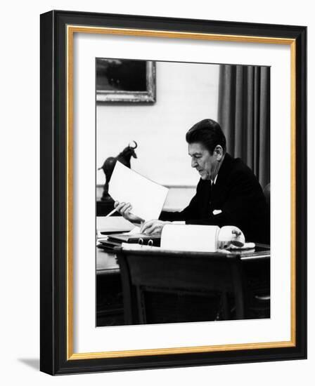 President, Ronald Reagan, April, 1981-null-Framed Photo