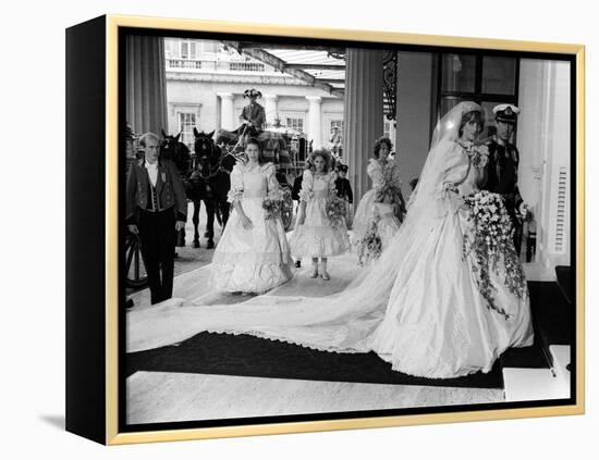 Prince Charles and Princess Diana After Their Wedding at St Pauls Cathedral-null-Framed Premier Image Canvas
