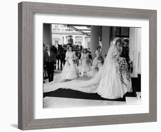 Prince Charles and Princess Diana After Their Wedding at St Pauls Cathedral-null-Framed Photographic Print