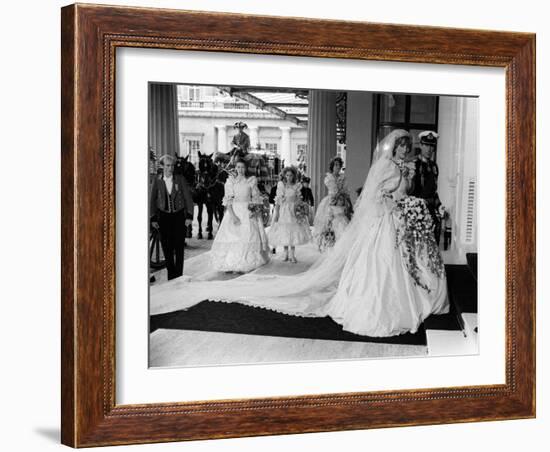 Prince Charles and Princess Diana After Their Wedding at St Pauls Cathedral-null-Framed Photographic Print