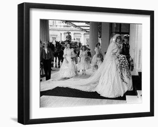 Prince Charles and Princess Diana After Their Wedding at St Pauls Cathedral-null-Framed Photographic Print