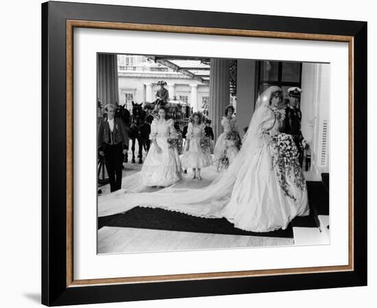 Prince Charles and Princess Diana After Their Wedding at St Pauls Cathedral-null-Framed Photographic Print