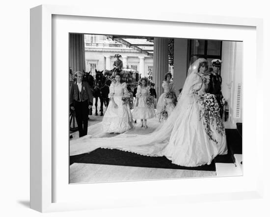 Prince Charles and Princess Diana After Their Wedding at St Pauls Cathedral-null-Framed Photographic Print