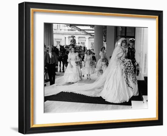 Prince Charles and Princess Diana After Their Wedding at St Pauls Cathedral-null-Framed Photographic Print