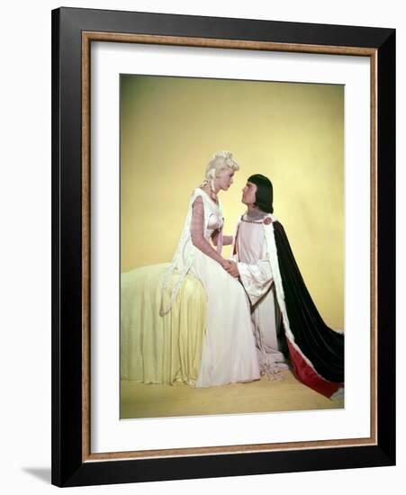 PRINCE VALIANT, 1954 directed by HENRY HATHAWAY Janet Leigh and Robert Wagner (photo)-null-Framed Photo