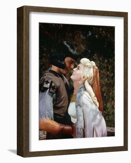 PRINCE VALIANT, 1954 directed by HENRY HATHAWAY Robert Wagner and Janet Leigh (photo)-null-Framed Photo