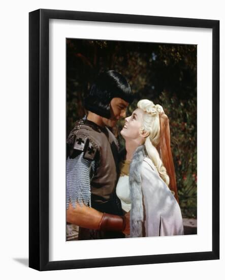 PRINCE VALIANT, 1954 directed by HENRY HATHAWAY Robert Wagner and Janet Leigh (photo)-null-Framed Photo