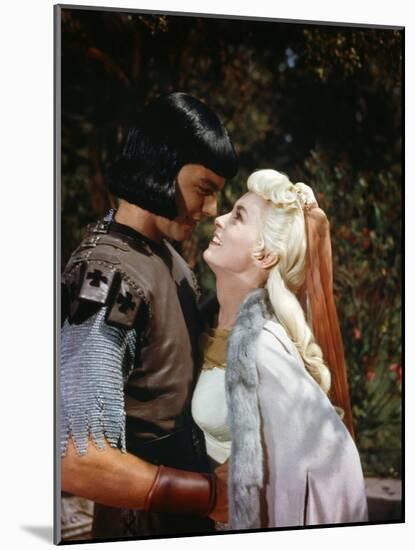PRINCE VALIANT, 1954 directed by HENRY HATHAWAY Robert Wagner and Janet Leigh (photo)-null-Mounted Photo