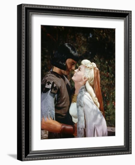 PRINCE VALIANT, 1954 directed by HENRY HATHAWAY Robert Wagner and Janet Leigh (photo)-null-Framed Photo