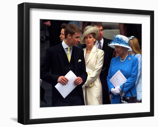 Prince William talking to his grand mother Queen Elizabeth II on the steps at St Paul's Cathedral, -null-Framed Photographic Print