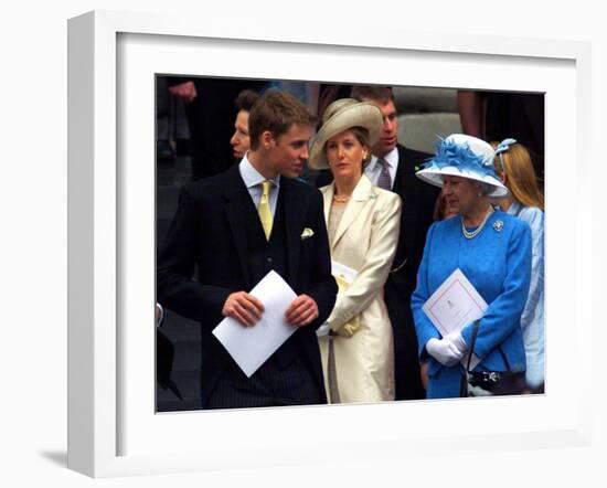 Prince William talking to his grand mother Queen Elizabeth II on the steps at St Paul's Cathedral, -null-Framed Photographic Print