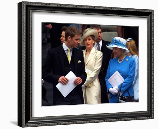 Prince William talking to his grand mother Queen Elizabeth II on the steps at St Paul's Cathedral, -null-Framed Photographic Print