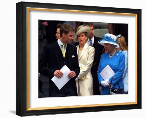 Prince William talking to his grand mother Queen Elizabeth II on the steps at St Paul's Cathedral, -null-Framed Photographic Print