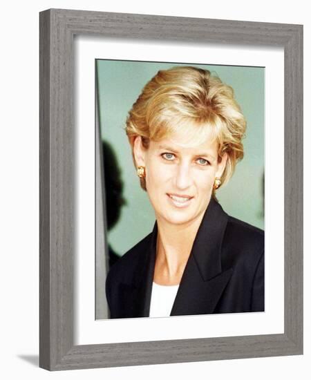 Princess Diana Arrives in Luanda Angola January 1997-null-Framed Photographic Print