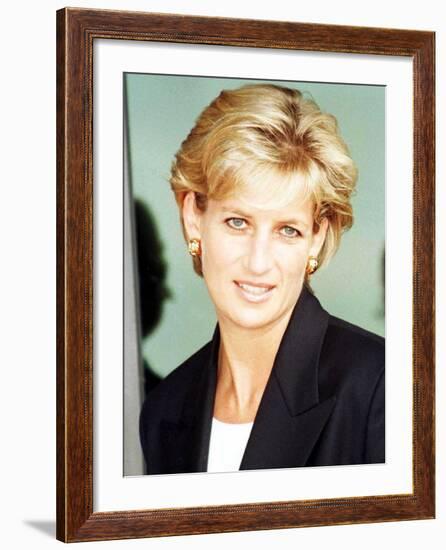 Princess Diana Arrives in Luanda Angola January 1997-null-Framed Photographic Print